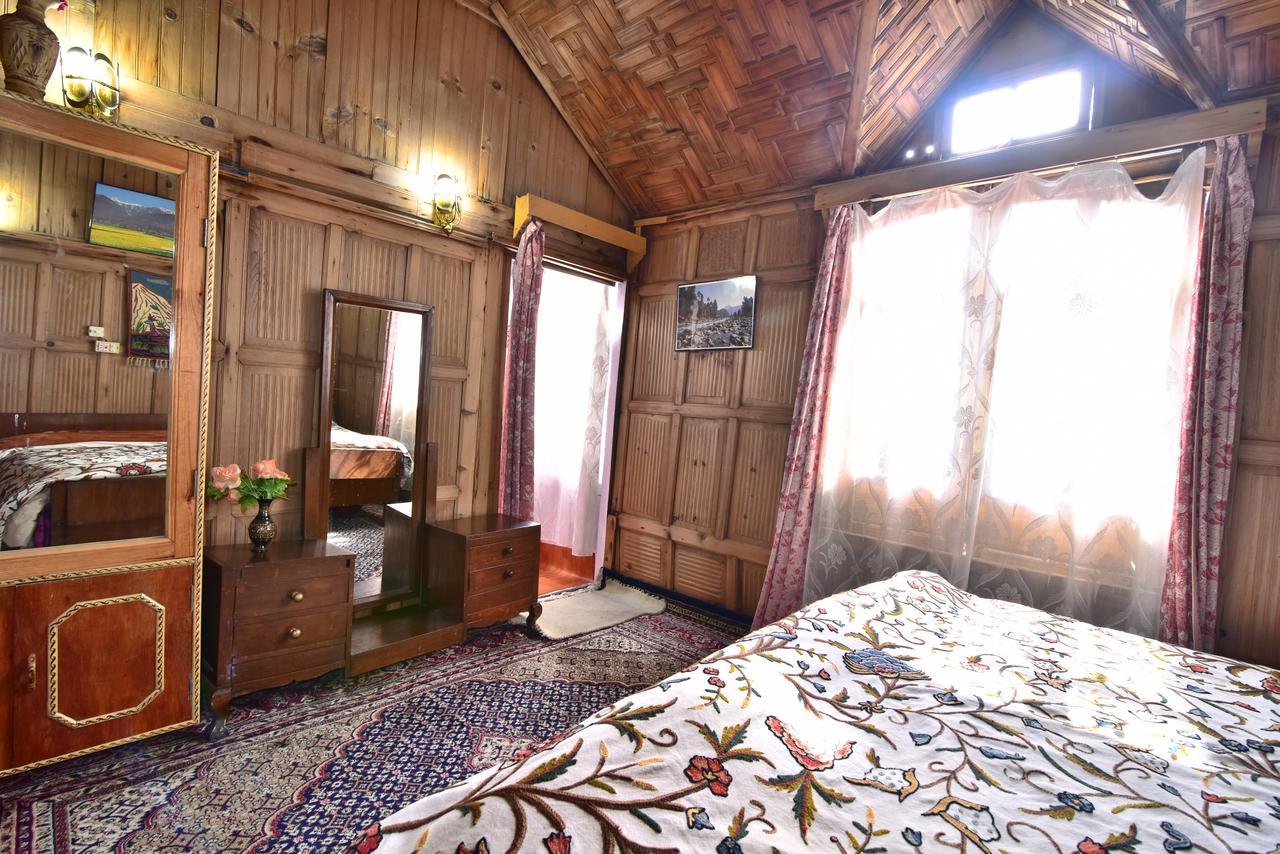 Hotel Golden Hopes Group Of Houseboats Srīnagar Exterior foto