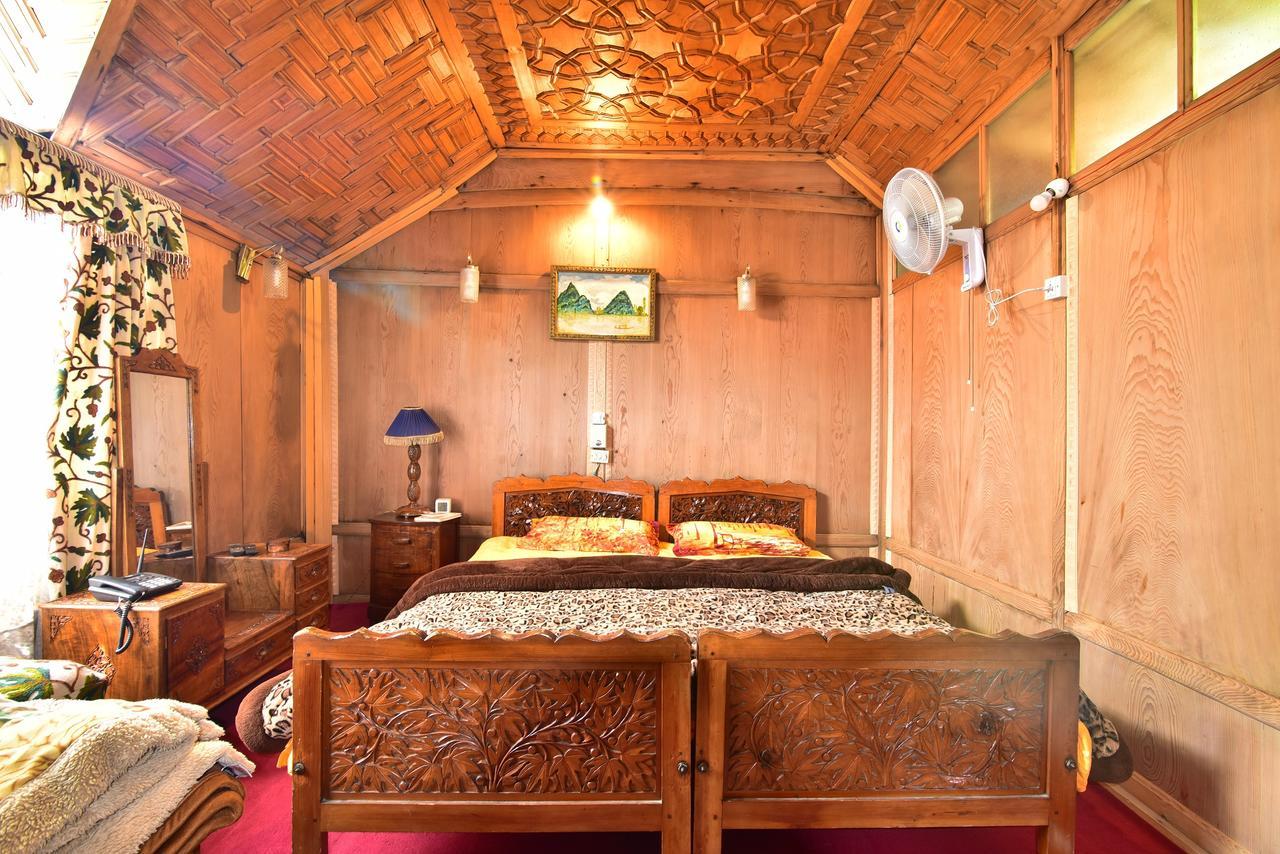 Hotel Golden Hopes Group Of Houseboats Srīnagar Exterior foto
